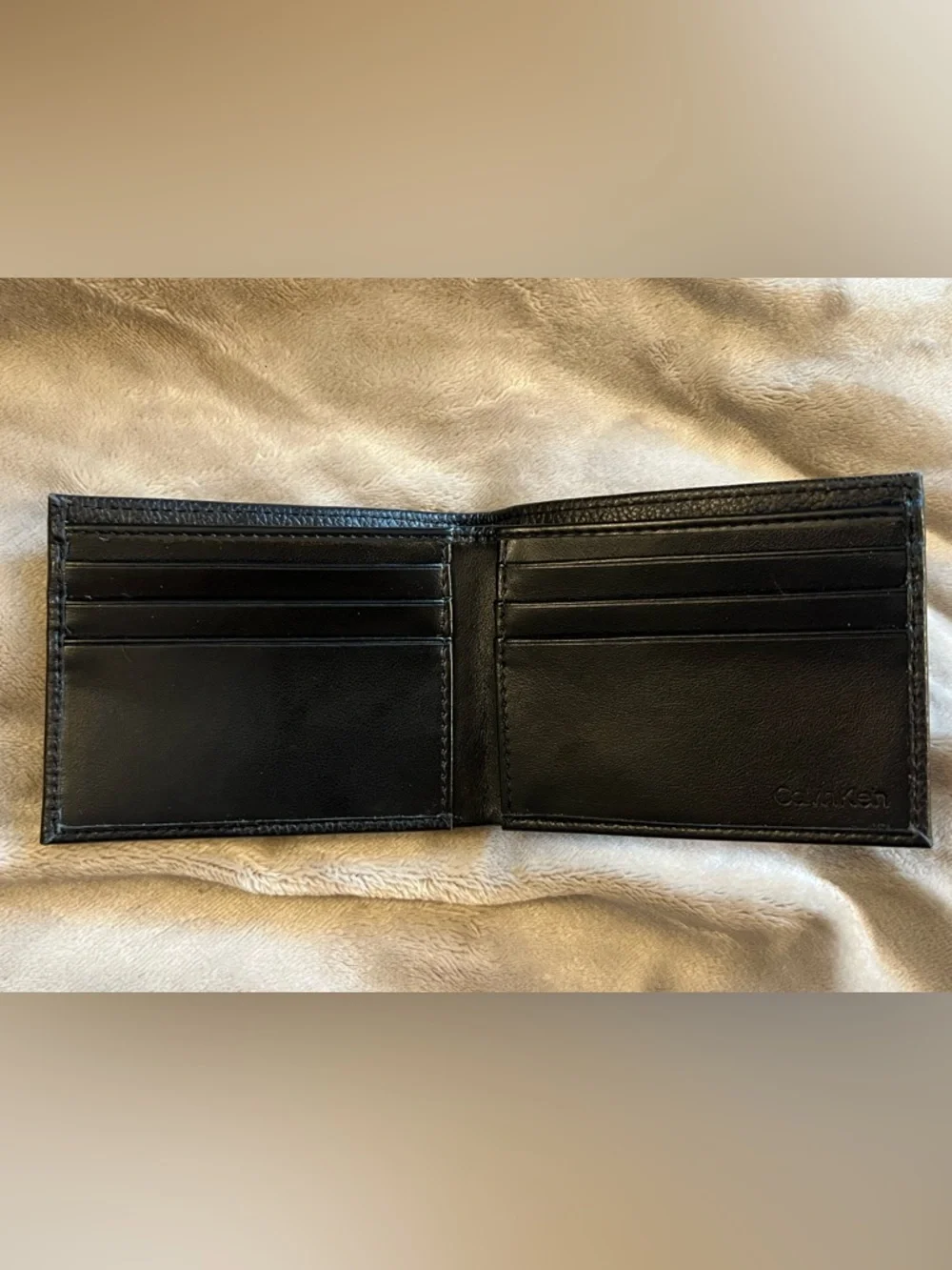Calvin Klein Men’s Pebble Genuine Leather Bifold Wallet with Logo Plaque